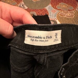 Abercrombie & Fitch High Rise Mom Jeans in black 29/8